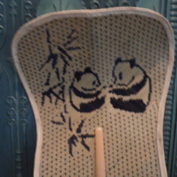 vintage wicker fan wall decor panda bear - Picture 2 of 4